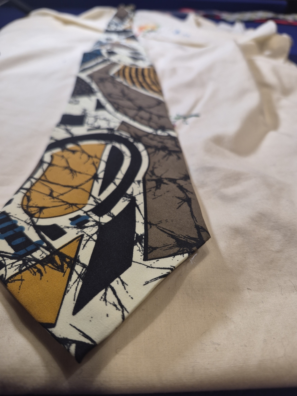 Abstract Pattern Men’s Tie in Mustard and Brown